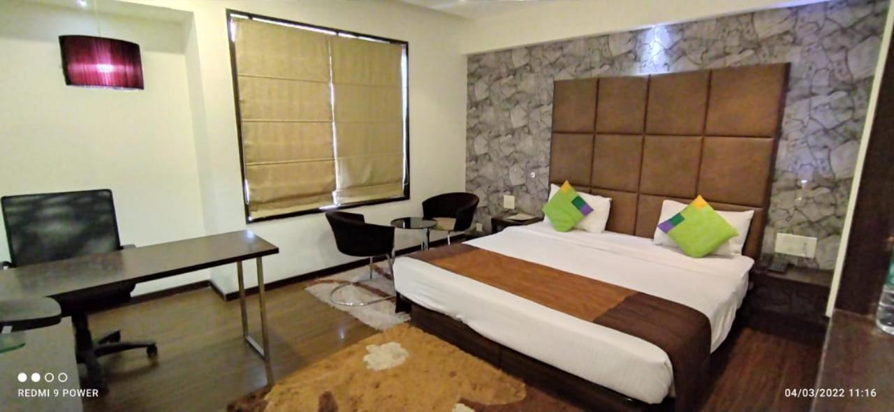 Hotel Lxia Hinjewadi - Indian Nationals Only Pimpri-Chinchwad 외부 사진