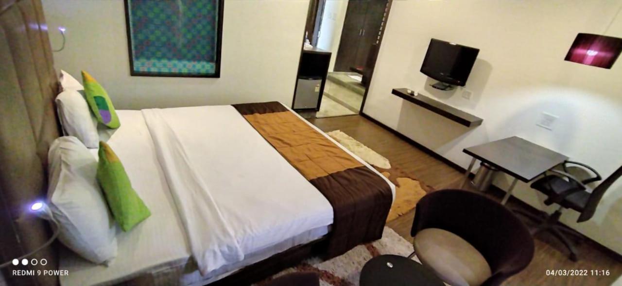 Hotel Lxia Hinjewadi - Indian Nationals Only Pimpri-Chinchwad 외부 사진