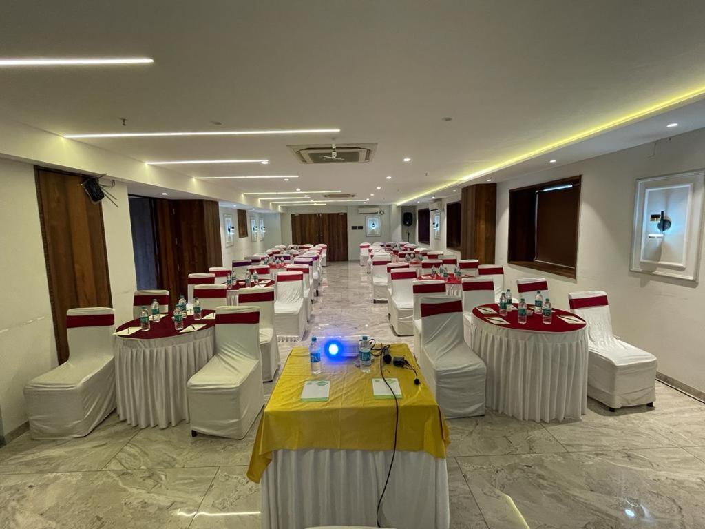 Hotel Lxia Hinjewadi - Indian Nationals Only Pimpri-Chinchwad 외부 사진