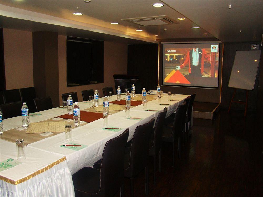 Hotel Lxia Hinjewadi - Indian Nationals Only Pimpri-Chinchwad 외부 사진
